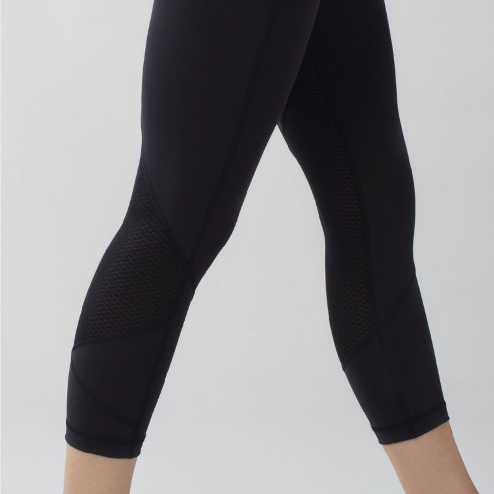 Lululemon Pace Rival Crop Leggings‎ in Black, Size 4